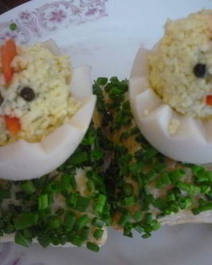 Фаршированные яйца Цыплята