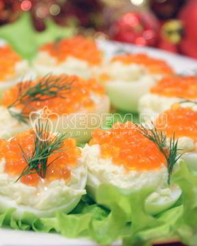 Яйца фаршированные икрой