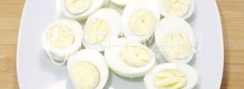 яйца фаршированные икрой. Шаг 4