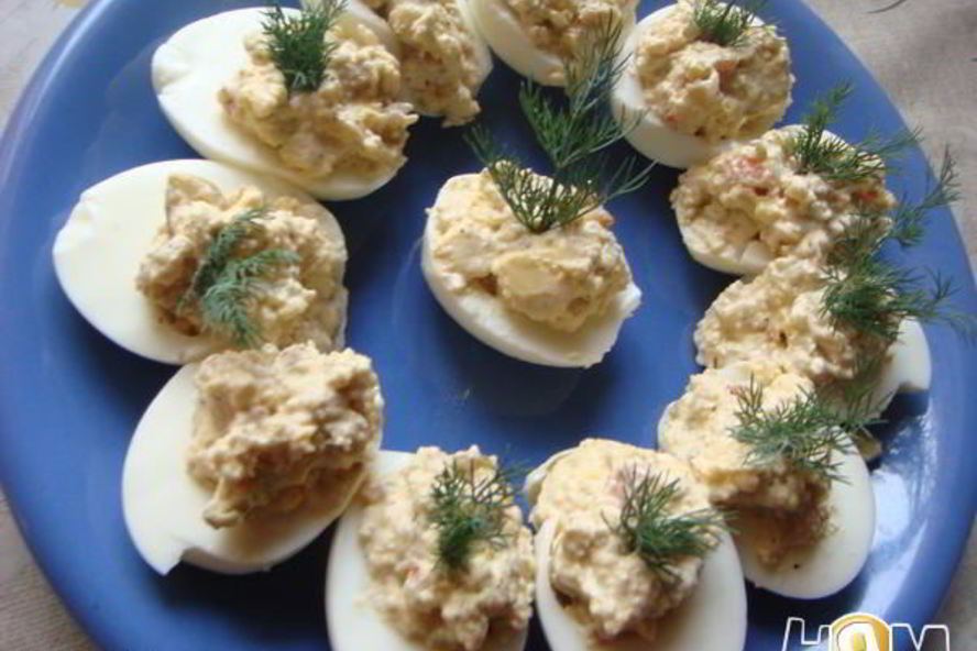 Рецепт яиц, фаршированных креветками и оливками