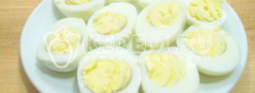 яйца фаршированные печенью. Шаг 3