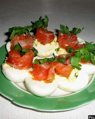 Яйца, фаршированные семгой