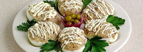 яйца, фаршированные шпротами. Шаг 8