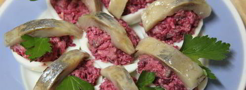 яйца, фаршированные свеклой с сельдью. Шаг 5