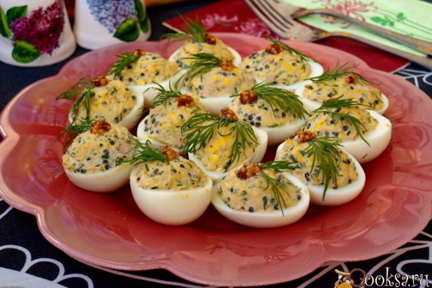Рецепт яиц фаршированных тунцом и икрой из водорослей