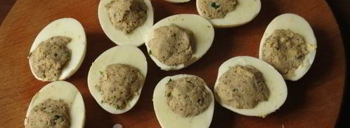 яйца фаршированные в цветном желе. Шаг 8