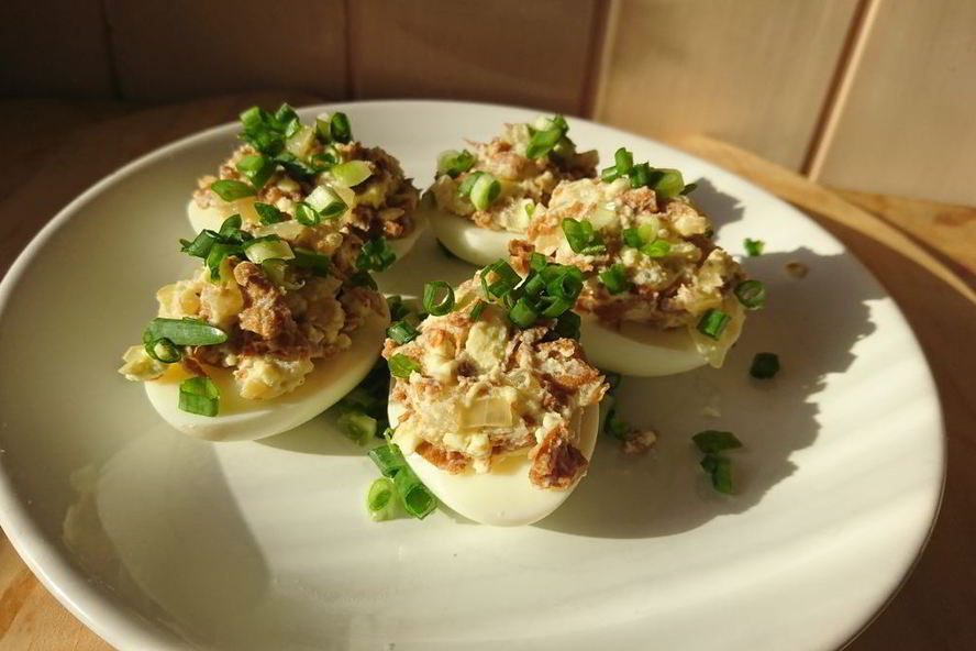 Рецепт яиц, фаршированных жареными лисичками