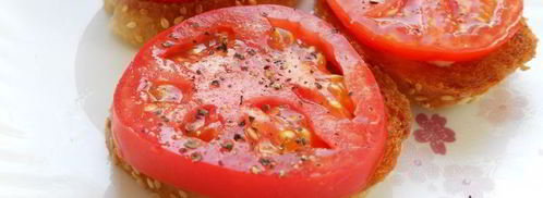 чесночные гренки с помидорами и яично-огуречным салатом. Шаг 6