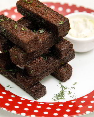 Чесночные гренки с соусом