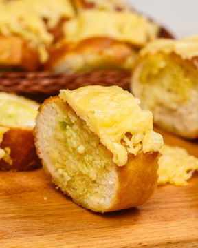 Чесночные гренки с сыром