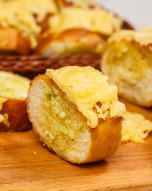 Чесночные гренки с сыром