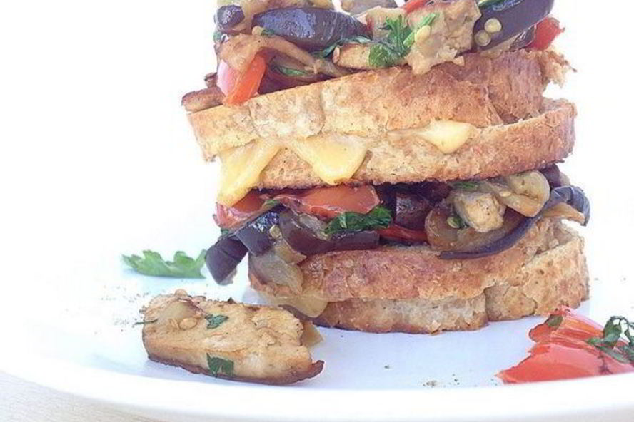 Рецепт двойных гренков без яиц с овощами