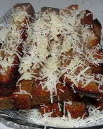 Гренки из черного хлеба с сыром и чесноком