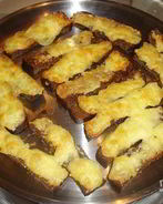 Гренки из черного хлеба с сыром