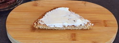 гренки с анчоусами, вялеными томатами и сливочным сыром. Шаг 10