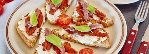 гренки с анчоусами, вялеными томатами и сливочным сыром. Шаг 15