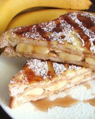 Гренки с бананом и арахисовой пастой