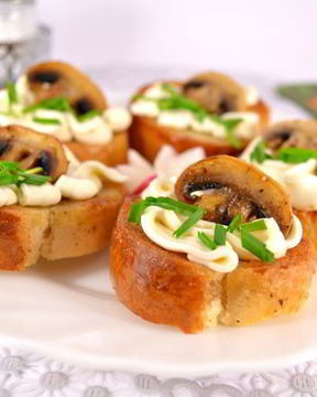 Гренки с плавленным сыром и шампиньонами