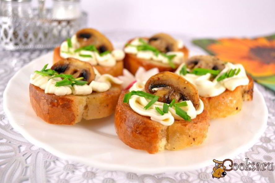 Рецепт гренков с плавленным сыром и шампиньонами