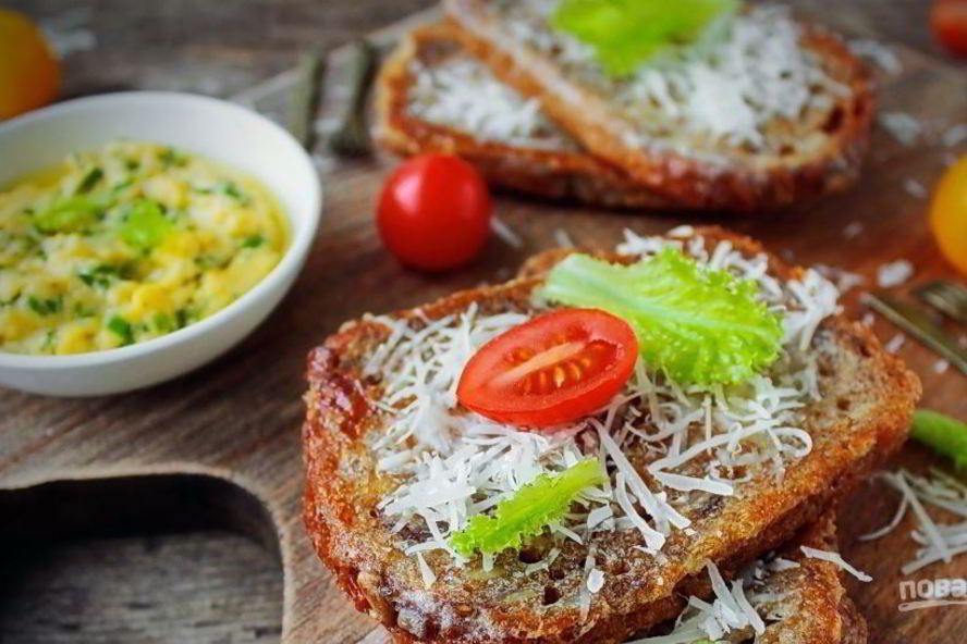 Рецепт гренков с помидорами и сыром к завтраку