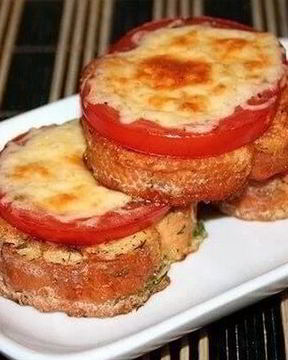 Гренки с сыром и помидорами к завтраку