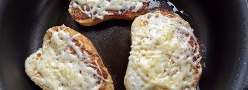 гренки с сыром и яйцом на сковороде. Шаг 14