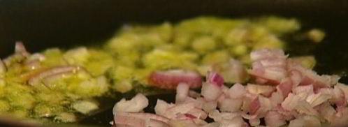 гренки с зеленым горошком, семгой и мятой. Шаг 5