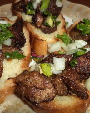 Гренки с жареной печенкой