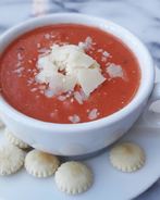 Томатный крем-суп и гренки с сыром Бри