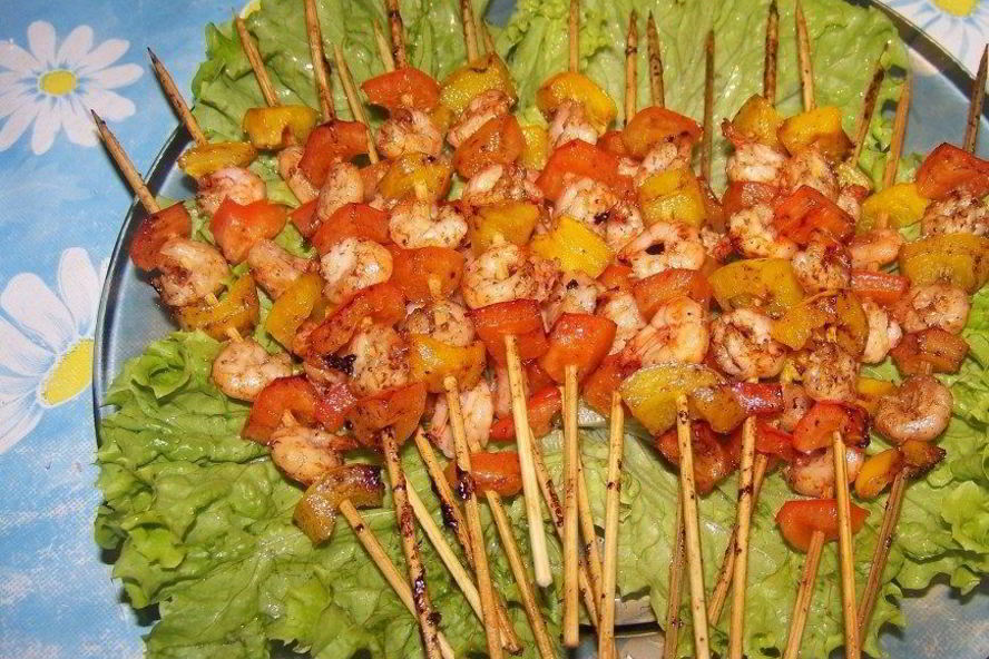 Рецепт канапе из креветок на шпажках