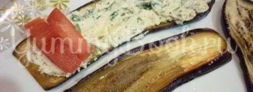 канапе-рулетики из баклажанов с сыром и помидорами. Шаг 15