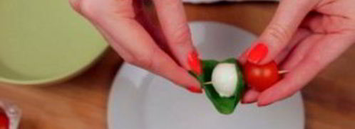 канапе с черри и моцареллой. Шаг 3