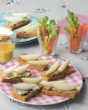 Канапе с голубым сыром