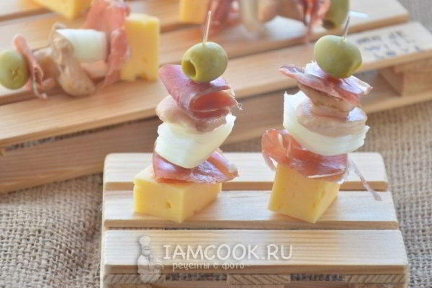 Рецепт канапе с хамоном, грибами и сыром