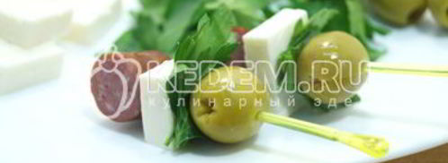 канапе с копчеными колбасками. Шаг 5