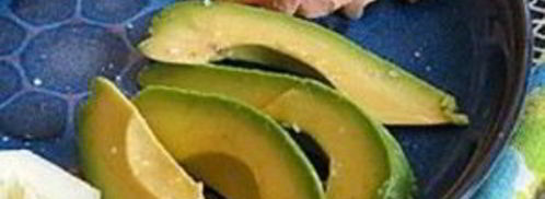 канапе с креветками и авокадо. Шаг 5