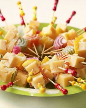 Канапе с мармеладом и сыром