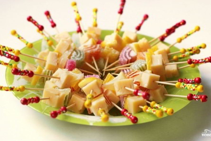 Рецепт канапе с мармеладом и сыром