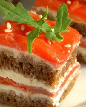 Канапе с подкопченной неркой и творожным сыром