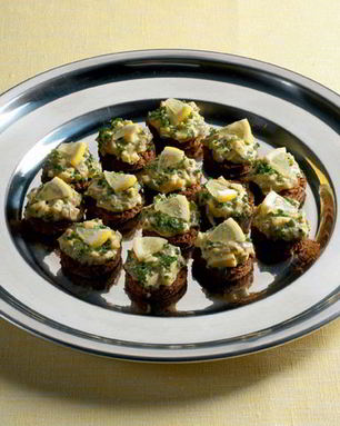 Канапе с салатом из анчоусов