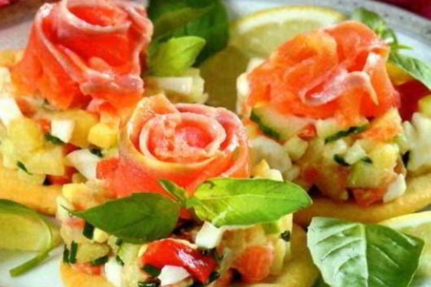 Рецепт канапе с семгой и салатом