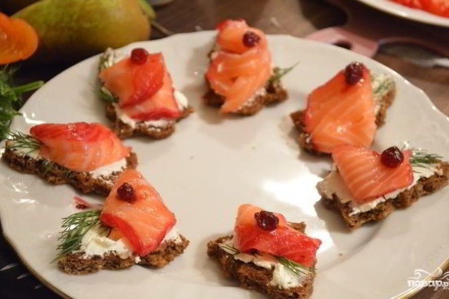 Рецепт канапе с семгой и сыром