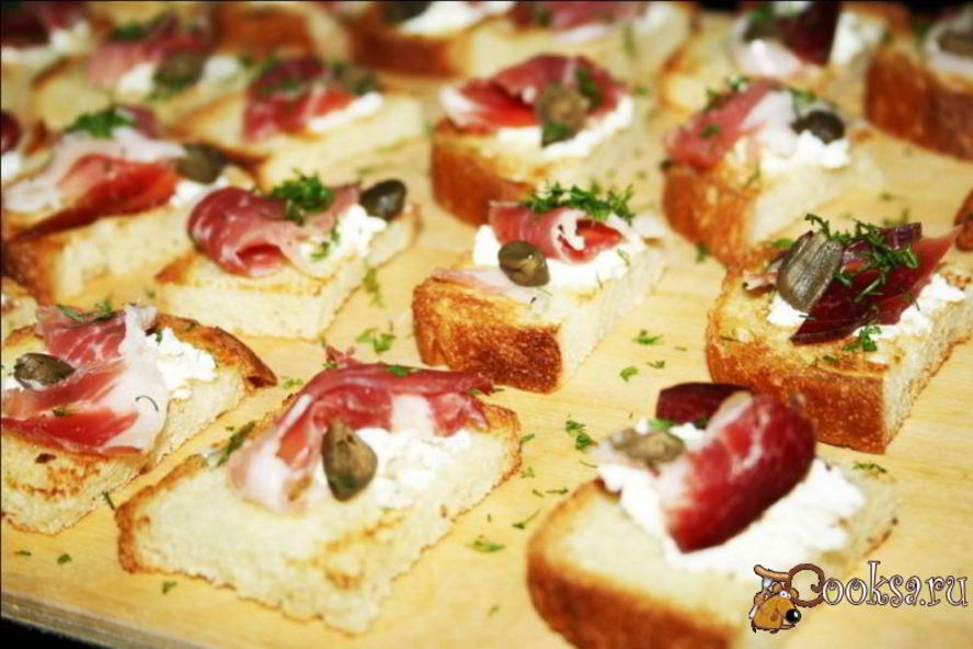 Рецепт канапе со шпеком и творожным сыром