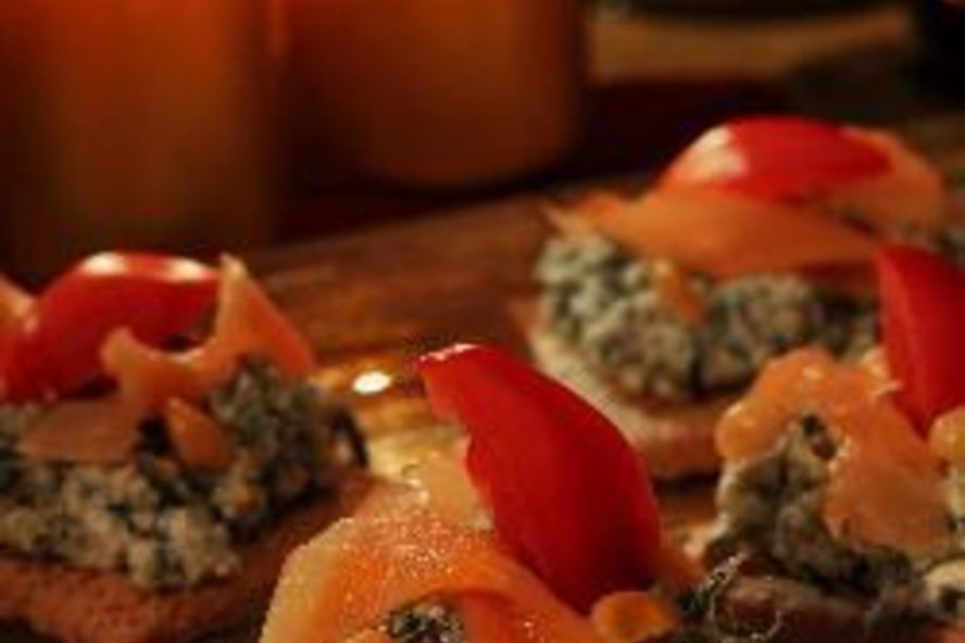 Рецепт канапе со сливочным сыром и копченым лососем