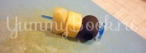 пикантные канапе с сыром, фруктами и маслинами. Шаг 13