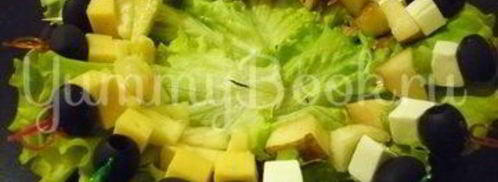 пикантные канапе с сыром, фруктами и маслинами. Шаг 14