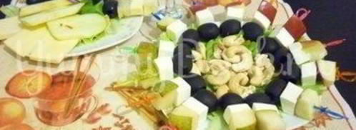 пикантные канапе с сыром, фруктами и маслинами. Шаг 17