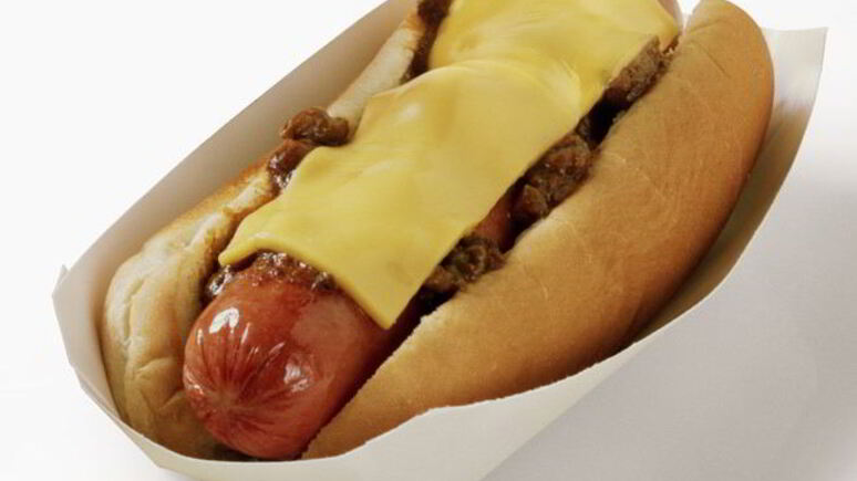 Булочка с сосиской — готовим домашнюю альтернативу вредному хот-догу