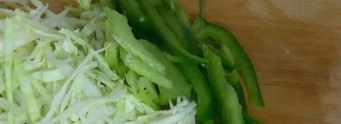 хот-доги с зелеными овощами и горчичным майонезом. Шаг 7