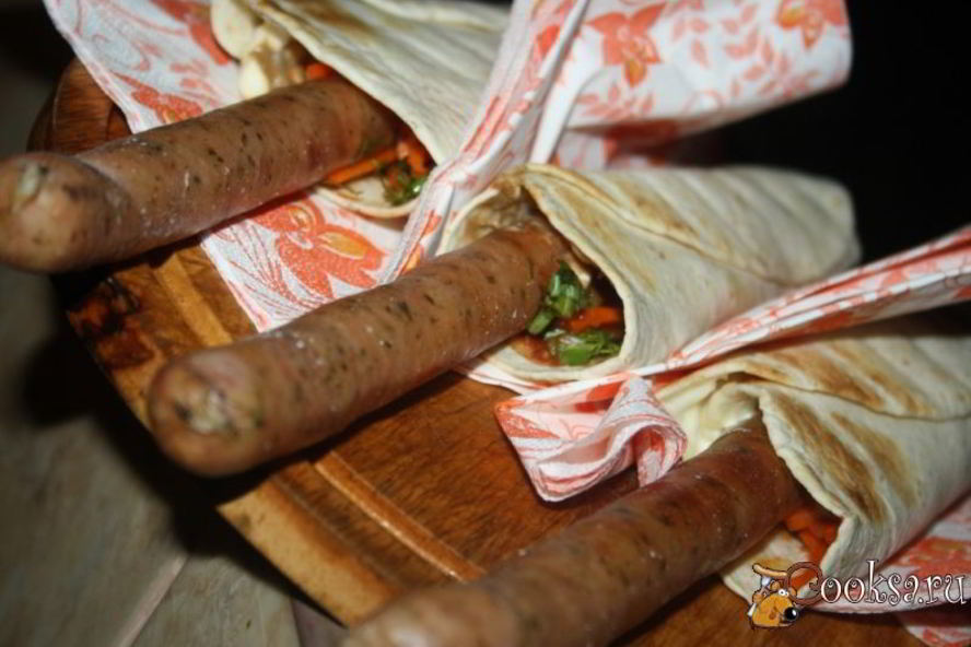 Рецепт хот-догов в пите с тирольскими колбасками на мангале